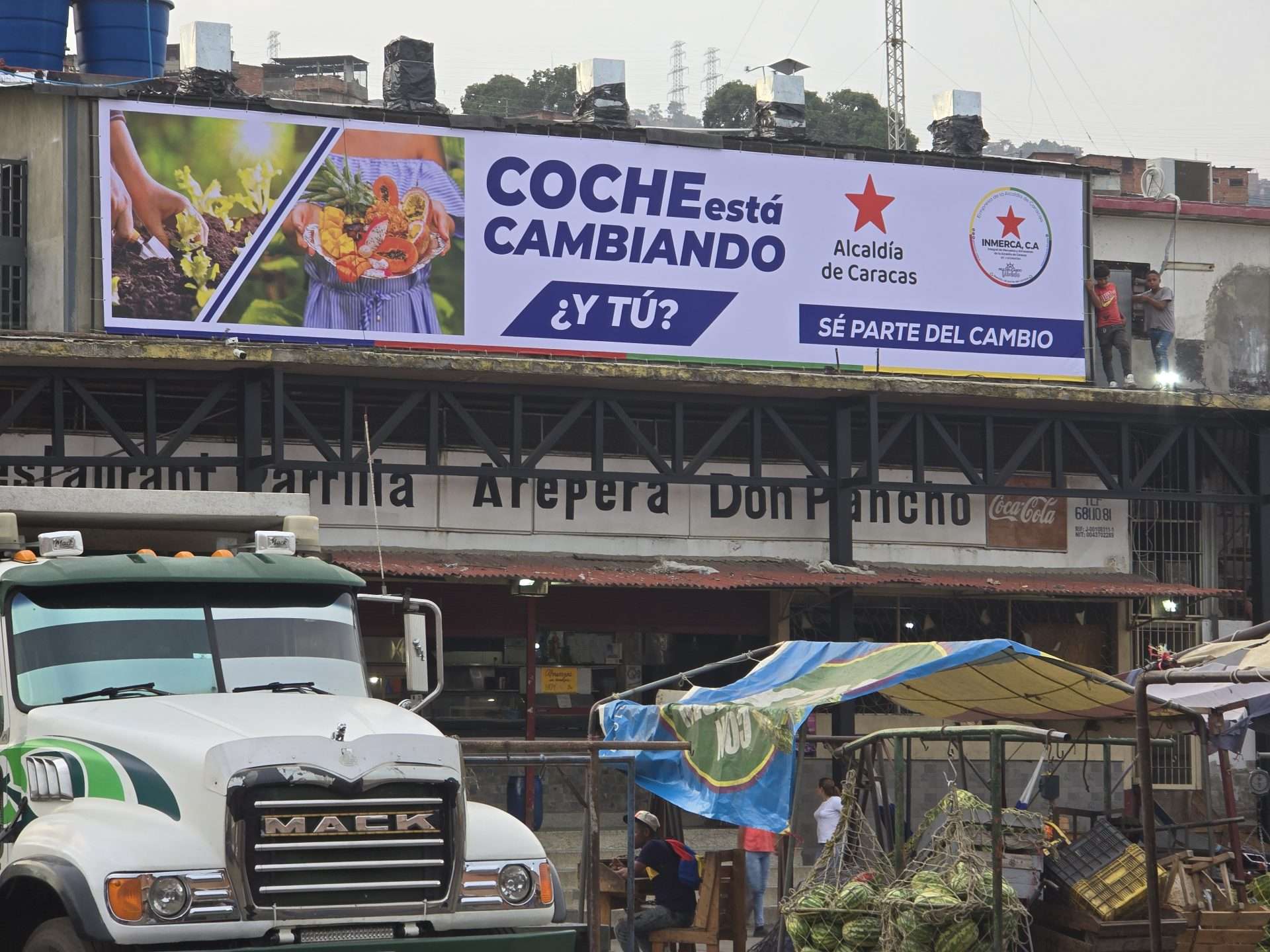 Mejoran espacios y la seguridad en el mercado de Coche
