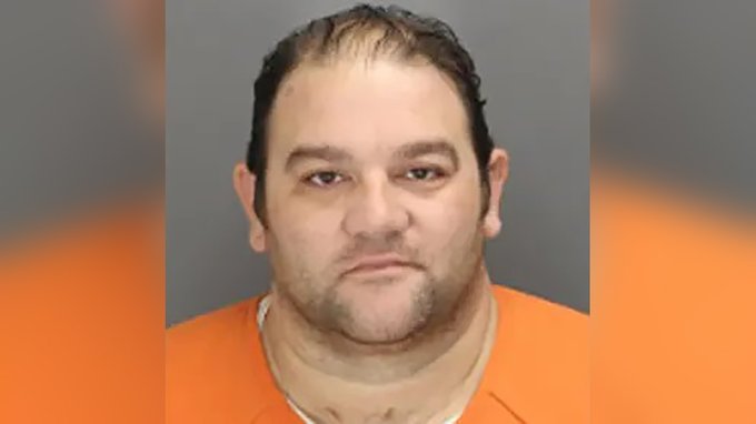 Preso abogado que se incluyó en el testamento de su cliente y luego lo mandó matar