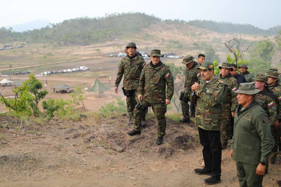 Maduro supervisa campo de maniobras “El Esequibo es Nuestro”