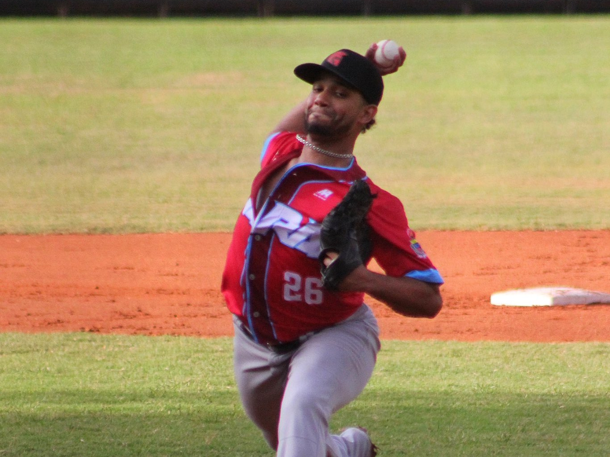 Los Rangers suben a Gerson Garabito
