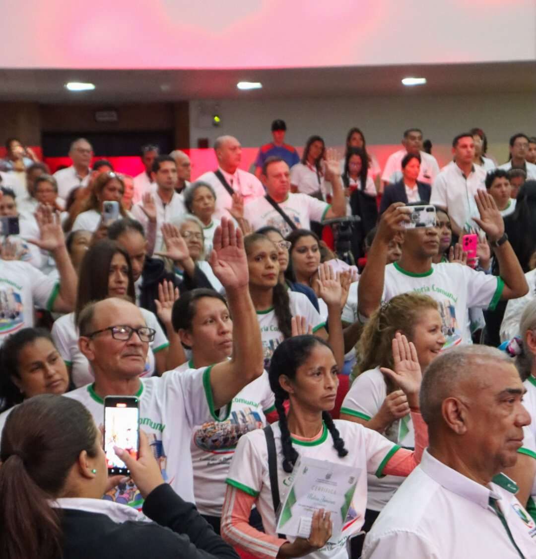 Juramentados los primeros 200 Contralores Comunales de Caracas