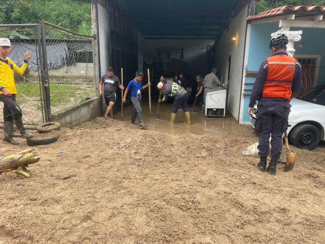 Brindan atención a familias afectadas por lluvias en Mérida