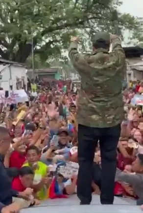 Pueblo de Tinaco se desbordó en las calles para recibir a Maduro