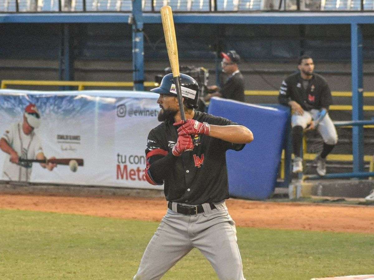 Miguel Aparicio hace gala de su fuerza con el madero