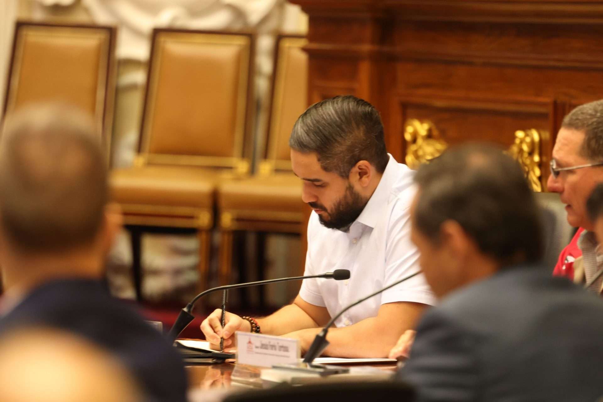 Propondrán batería de leyes para fortalecer la economía
