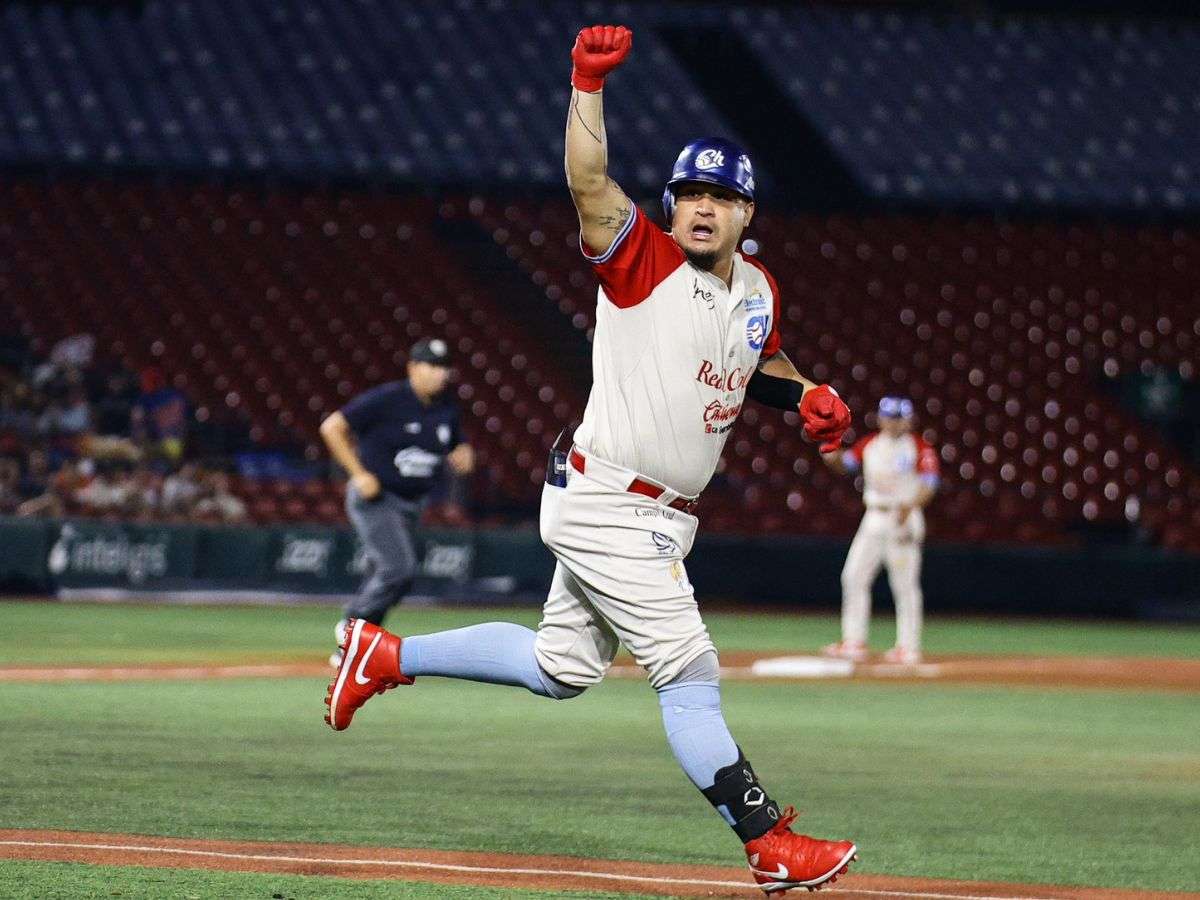 Pelotazo a Oswaldo Arcia dio el triunfo a Charros