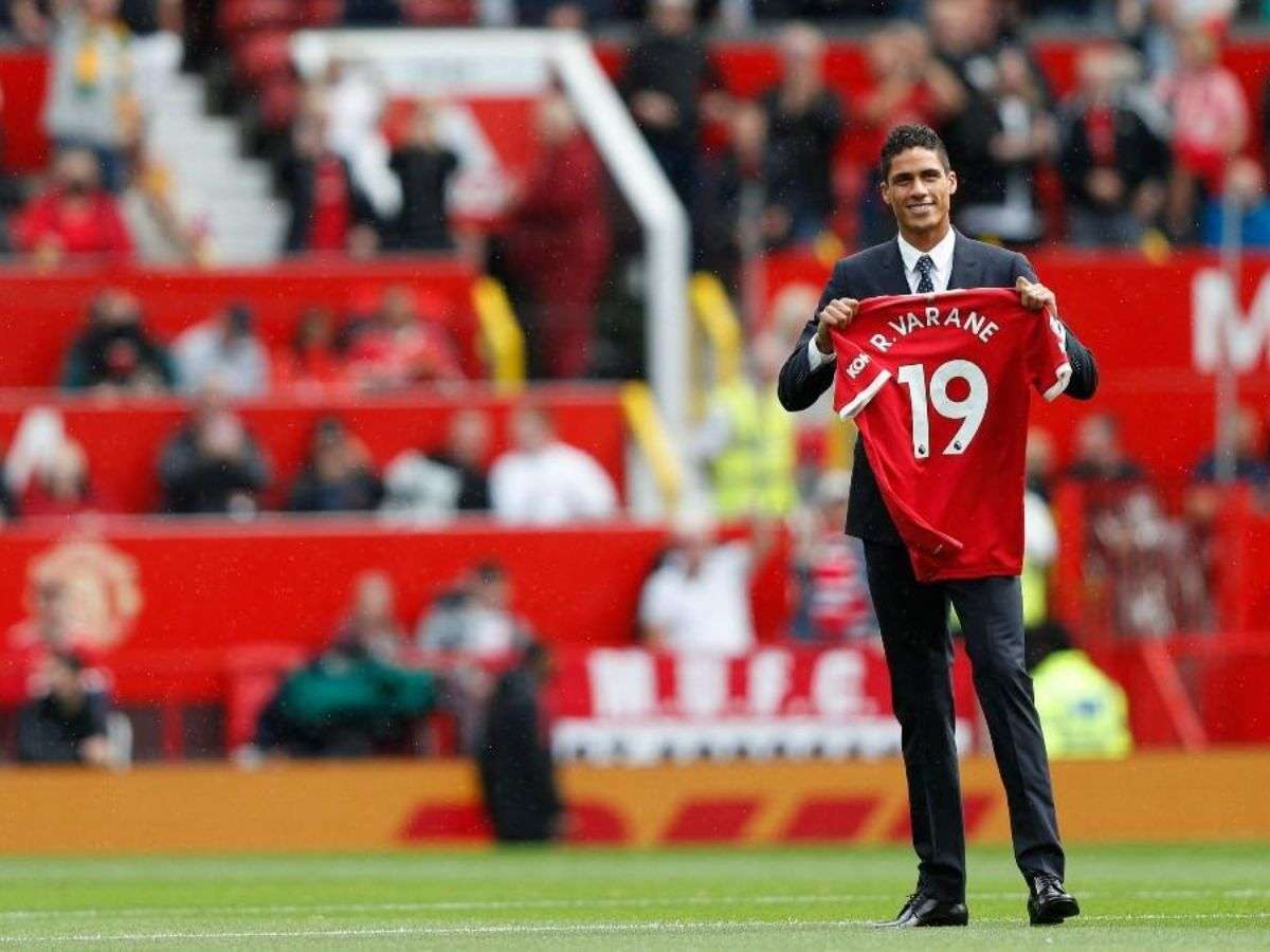 Raphaël Varane dice adiós al Manchester United