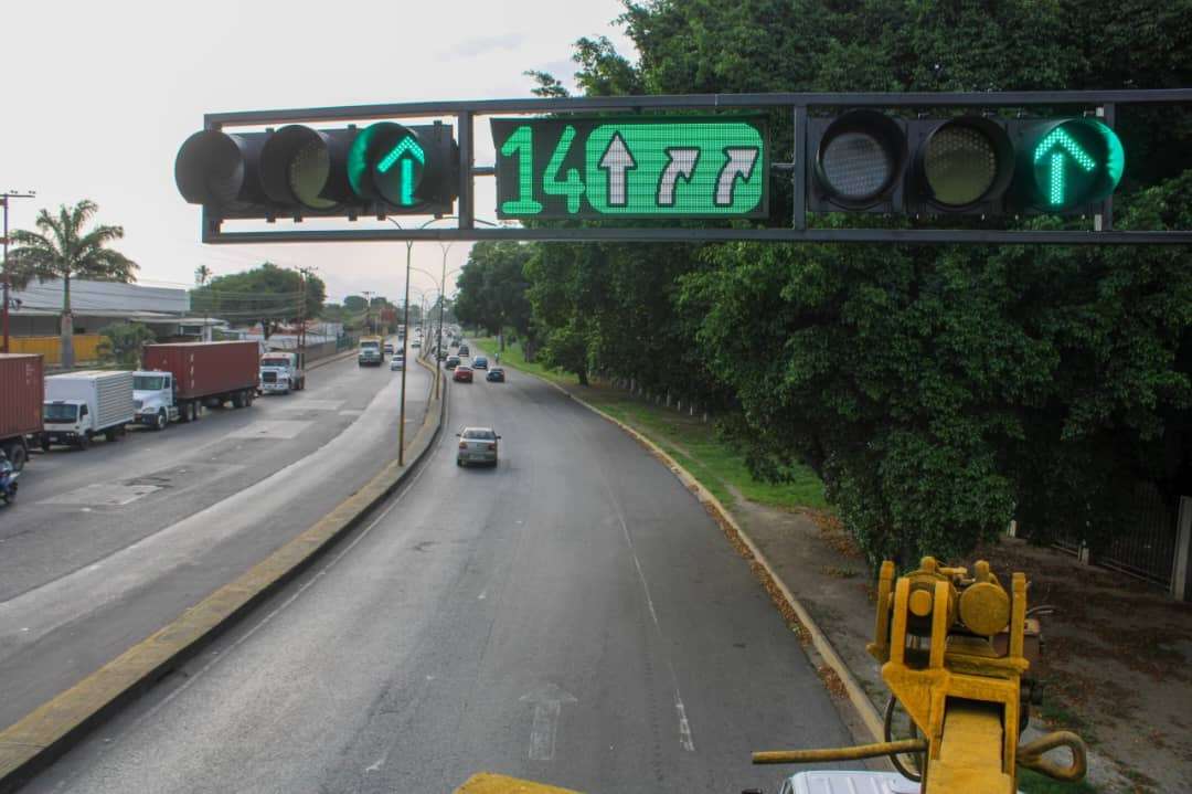 En Turmero activan plan para la modernización de semáforos