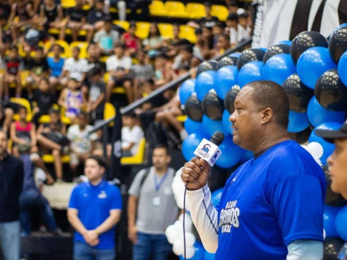 “Broncos piensa en el futuro del país”