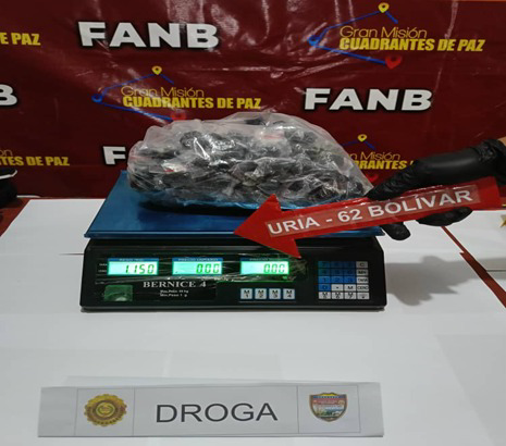 Frustran envío de 10 pares de zapatos rellenos de cocaína