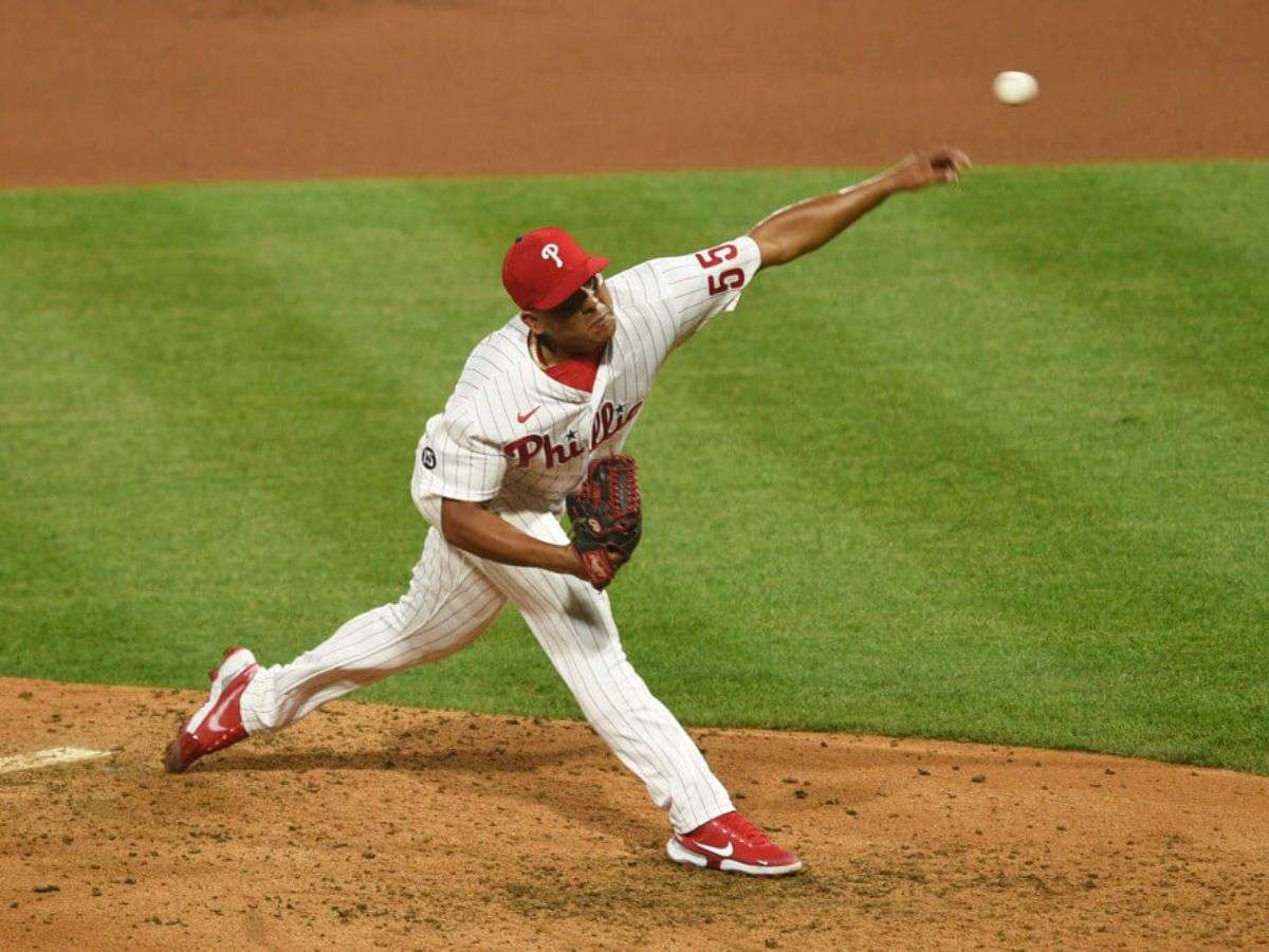 Suárez lanzó por primera vez en MLB frente a su familia