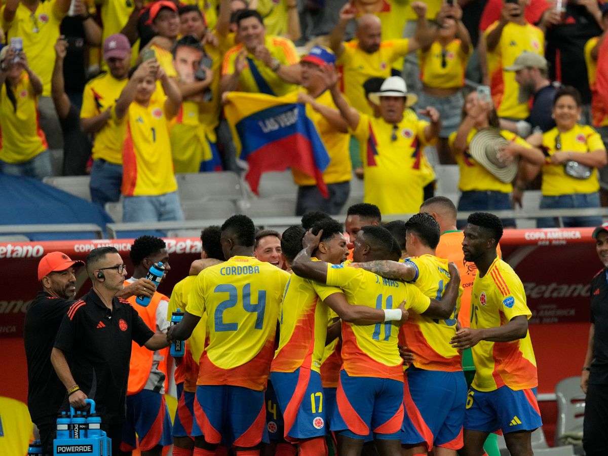 Colombia vapuleó a Costa Rica y pasó a cuartos