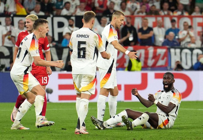 Alemania y Suiza pasan a cuartos de final, Italia y Dinamarca quedaron en el camino