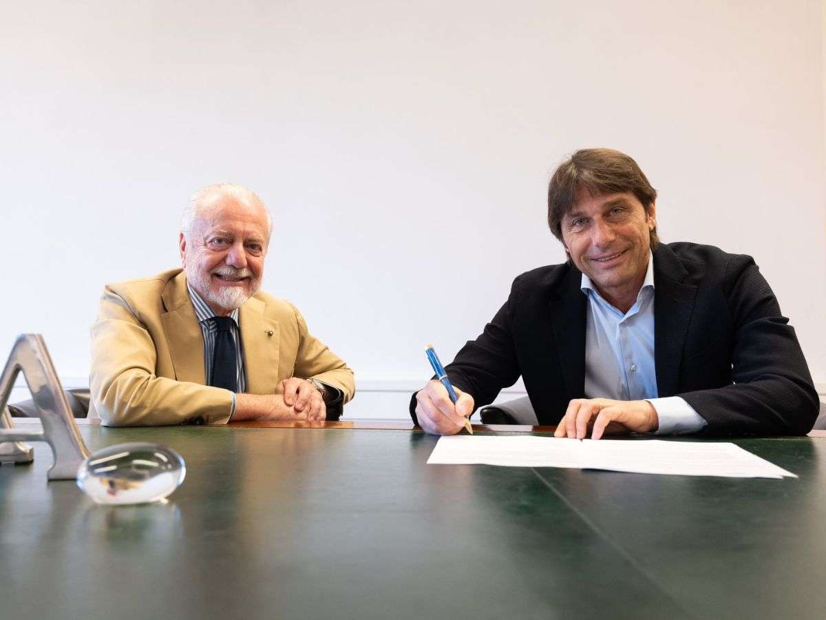Napoli nombra a Antonio Conte como su DT