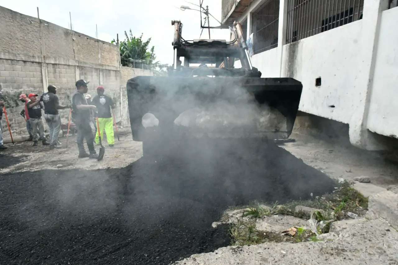 Inspeccionan avance de obras en sector Niño Jesús en Catia