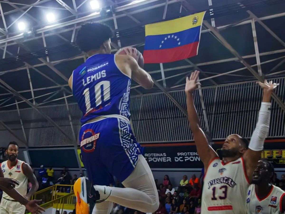  Carlos Lemus guió victoria de Marinos de Oriente