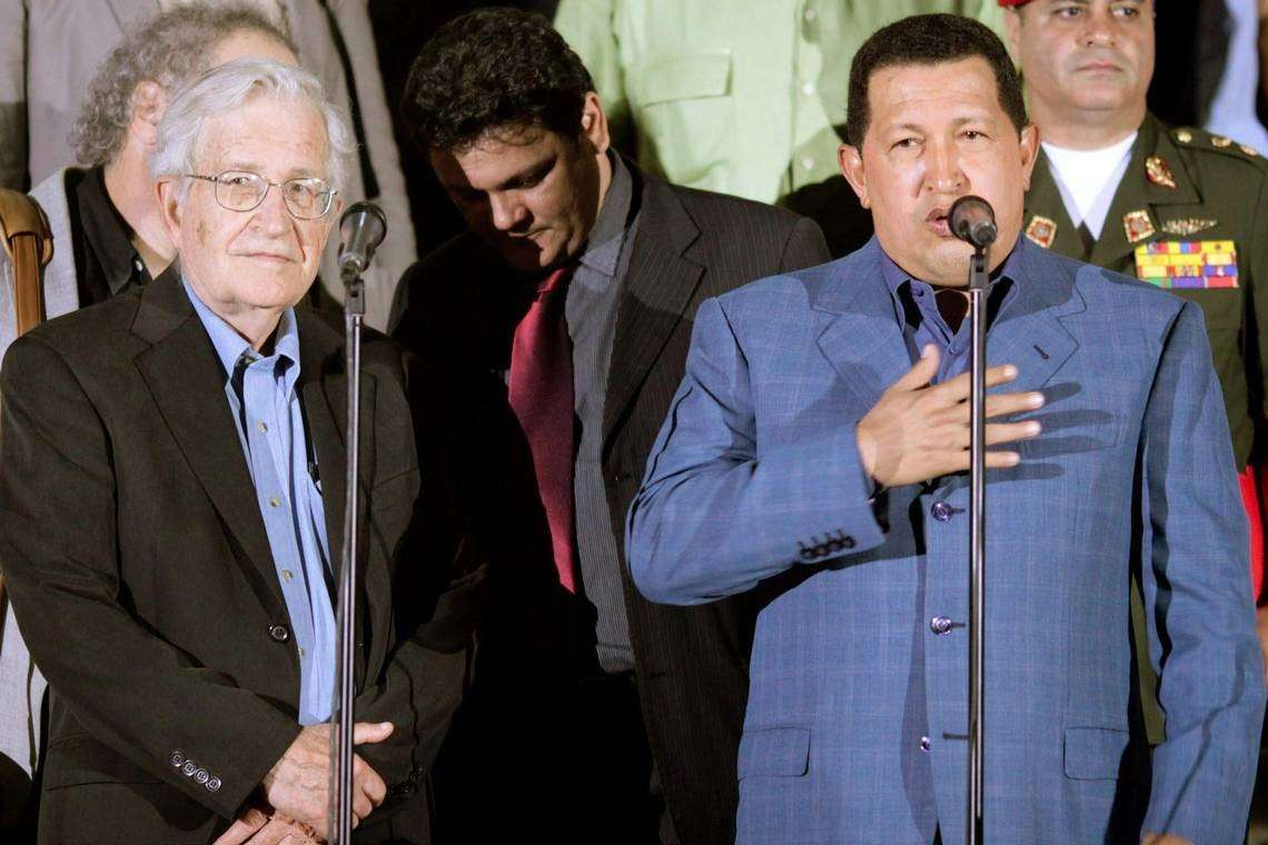 Chomsky se recupera de un derrame cerebral en hospital de Brasil