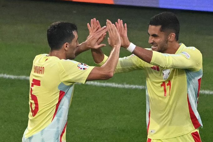 España completó pleno invicto y espera definición de rival para octavos de final