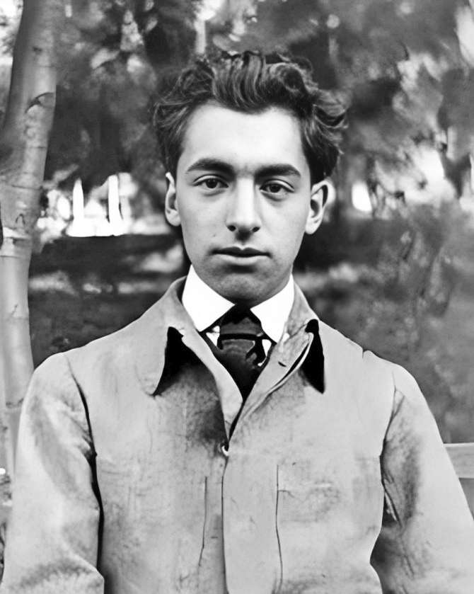 Cien años, veinte poemas y una canción