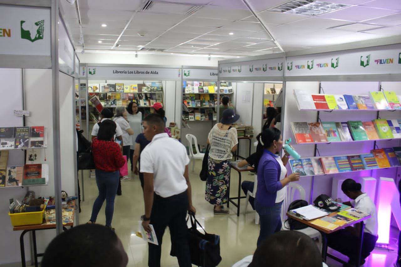 Filven Zulia arranca con 7 mil títulos a disposición de los lectores