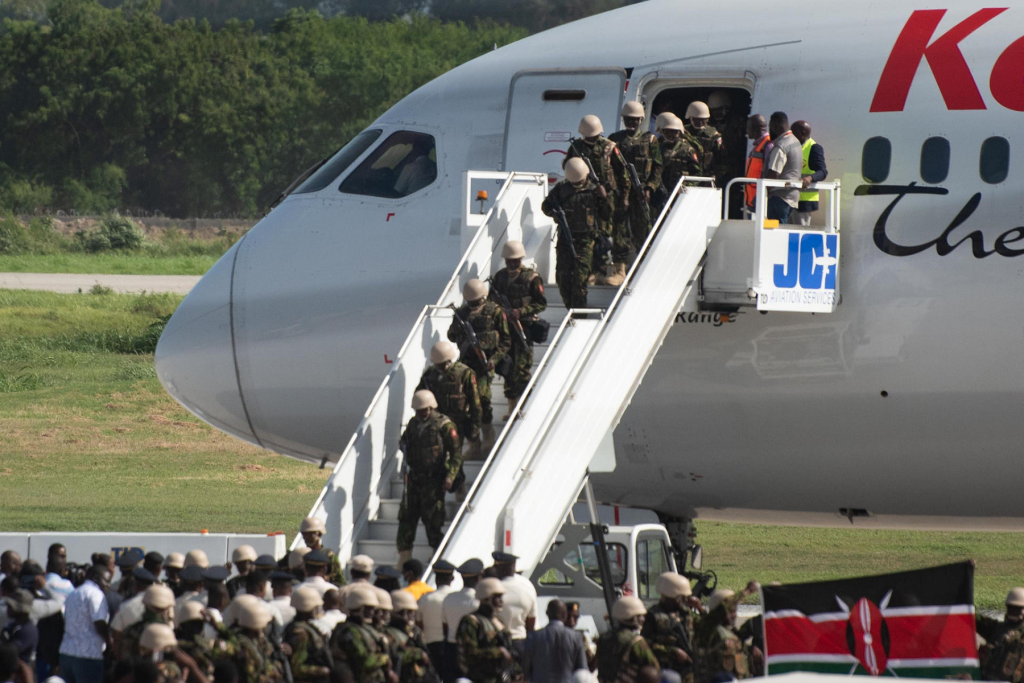 Llega primer contingente policial de Kenia para intervenir en Haití