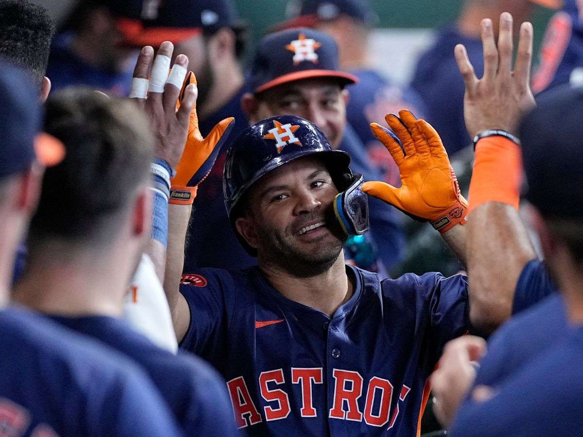 Altuve se une a dos leyendas en juegos multihits
