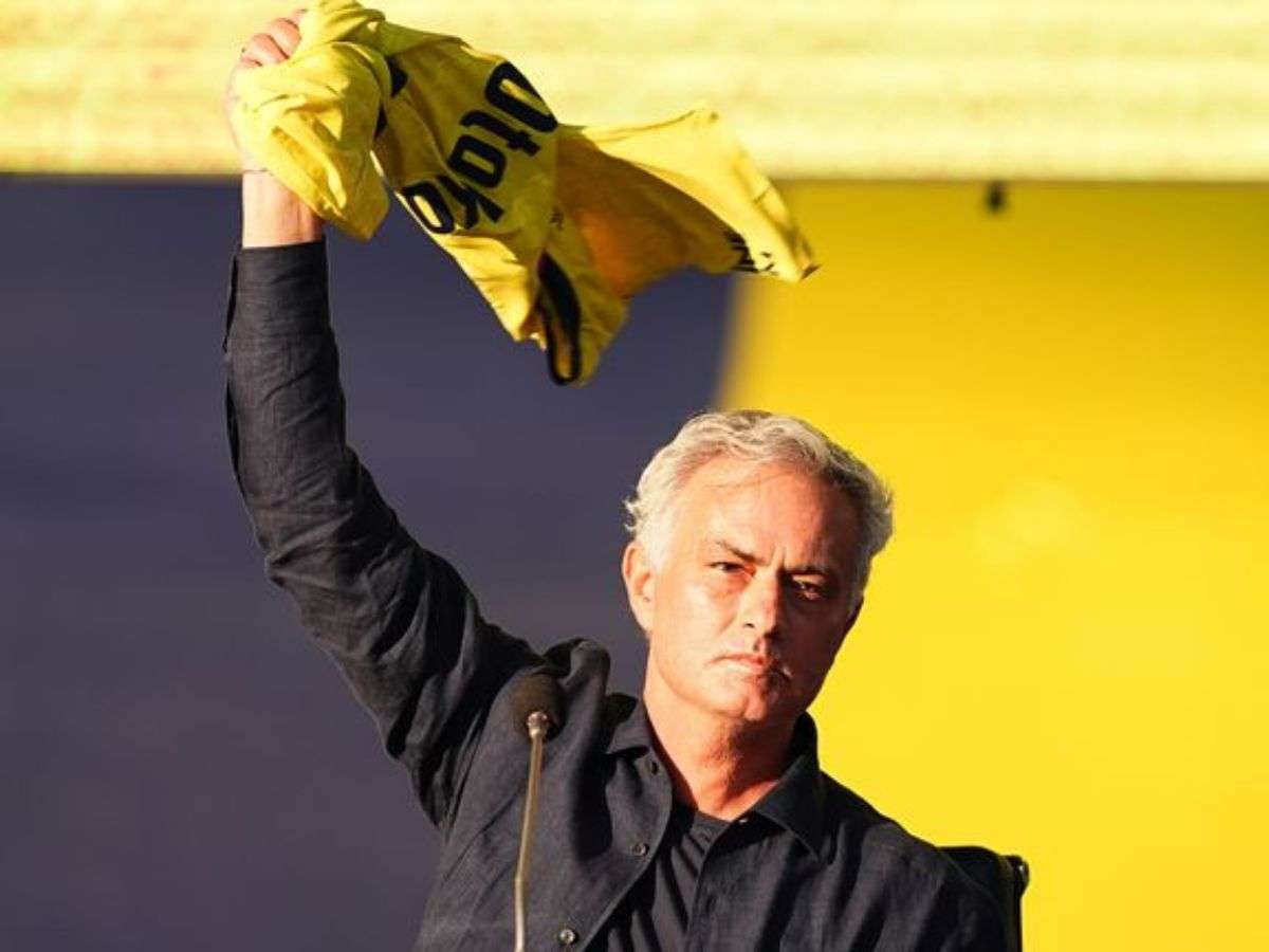 Fenerbahce hace oficial llegada de José Mourinho