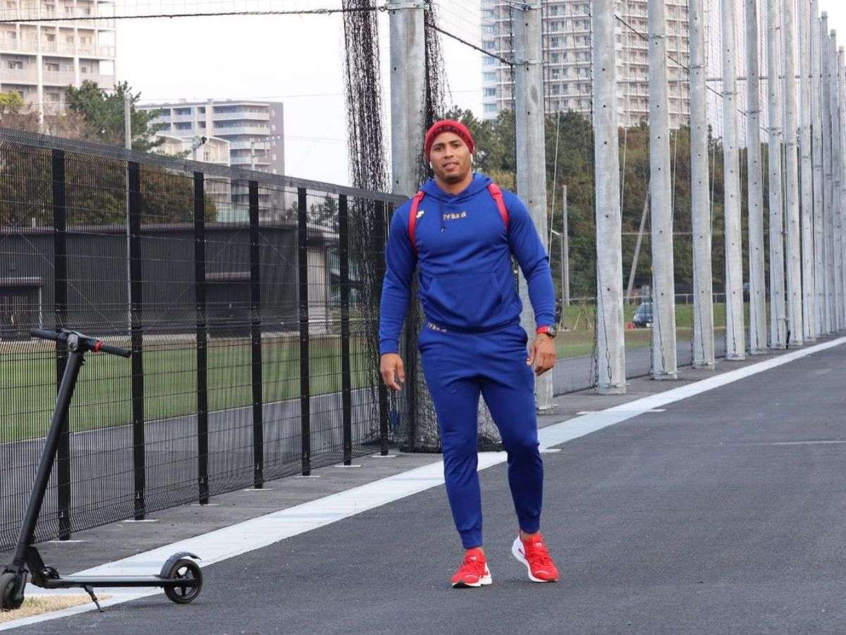 Leonys Martín ya sueña en jugar con Tiburones