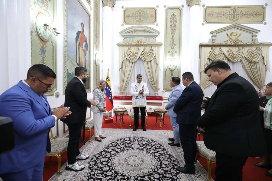 Maduro: Venezuela asombrará al mundo con su fuerza espiritual