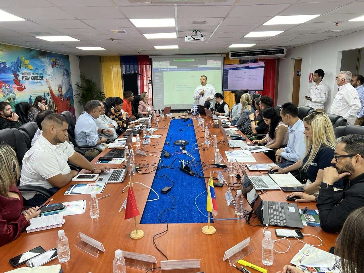 Orientan a empresas venezolanas cómo exportar a China