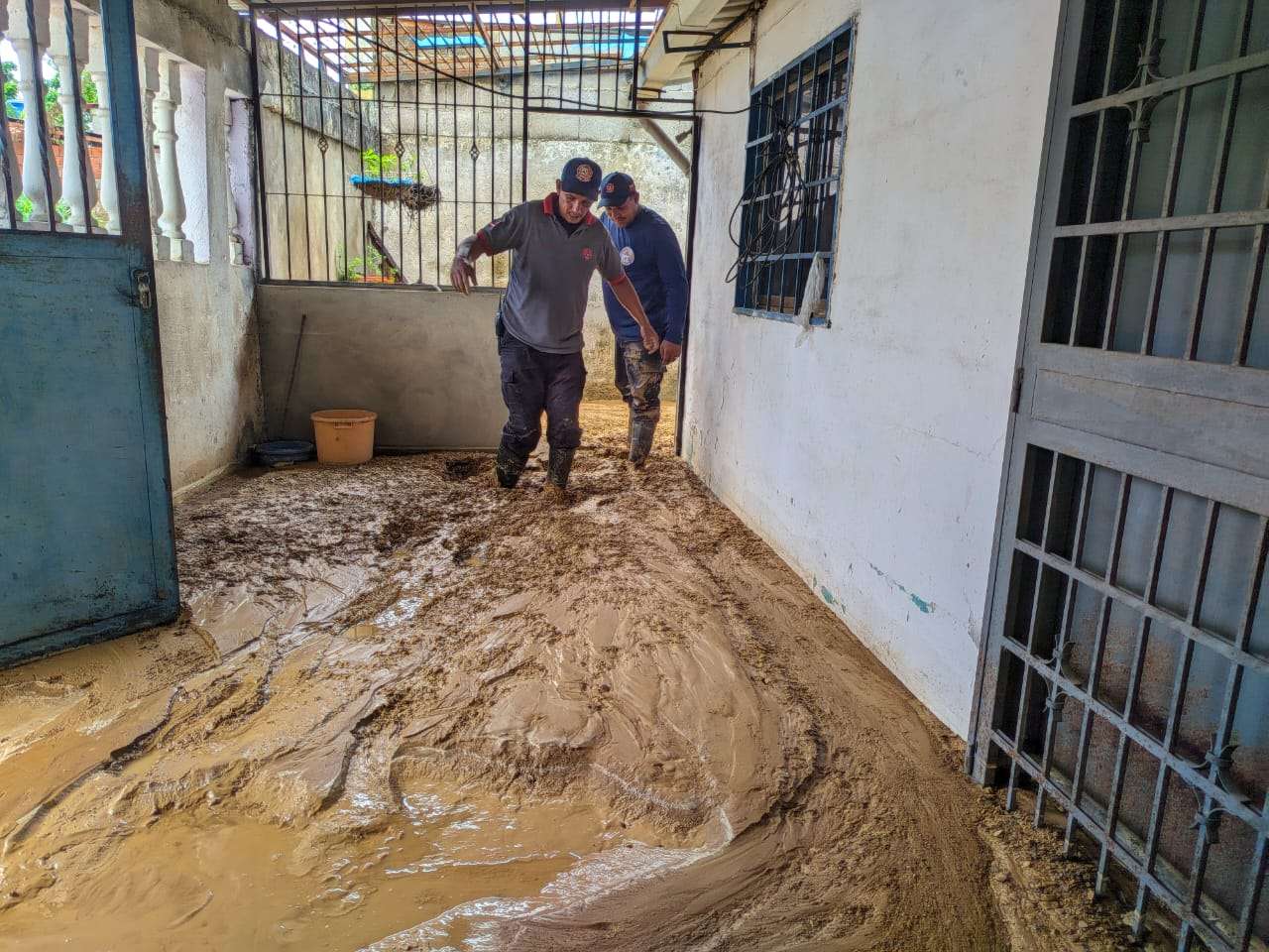 Lluvias afectan viviendas y vialidad en Santa Lucía del Tuy