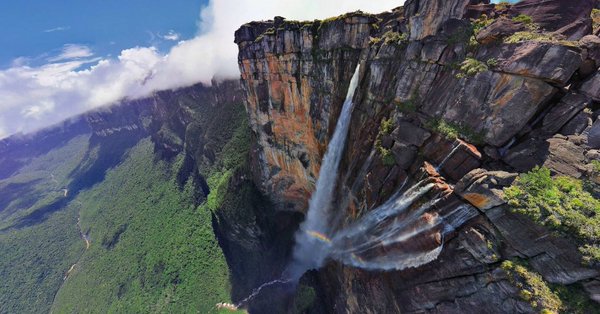 Pacacaidista mexicano se lanzó desde el Salto Ángel y así quedó grabado