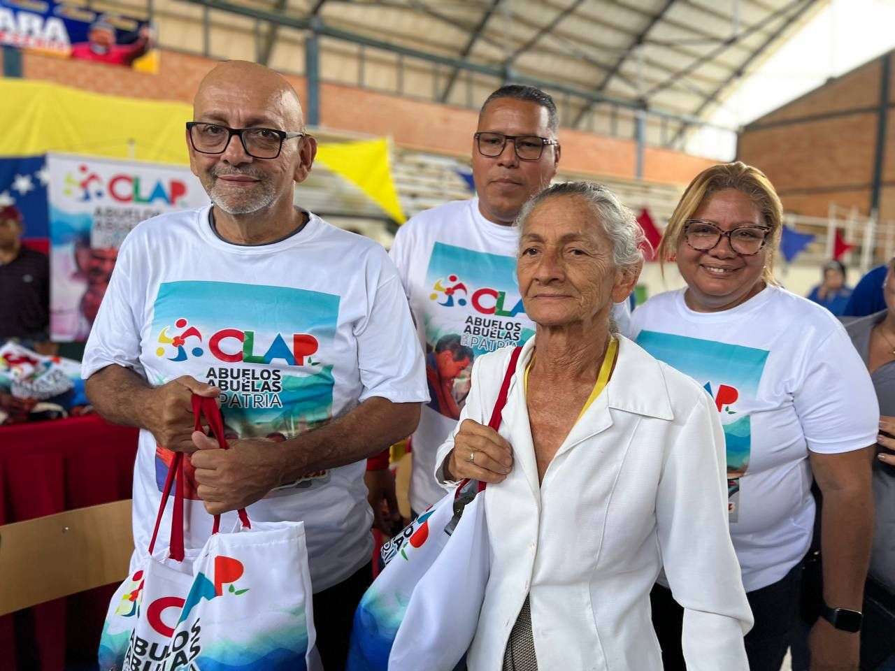 2.702 abuelos y abuelas de Lara recibieron combos alimentarios