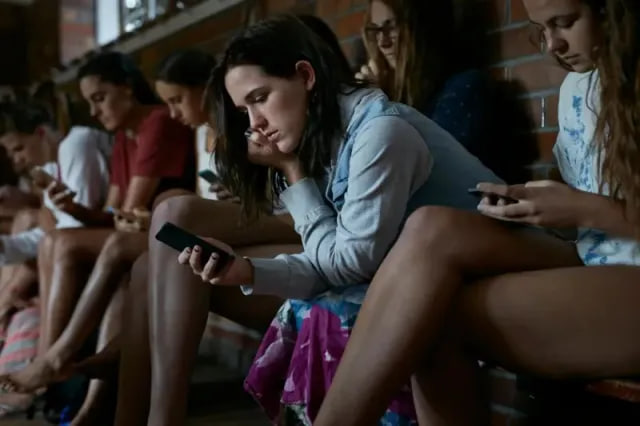 ¡Impacto Positivo! Desconectaron a 10 adolescentes de sus celulares durante cinco días