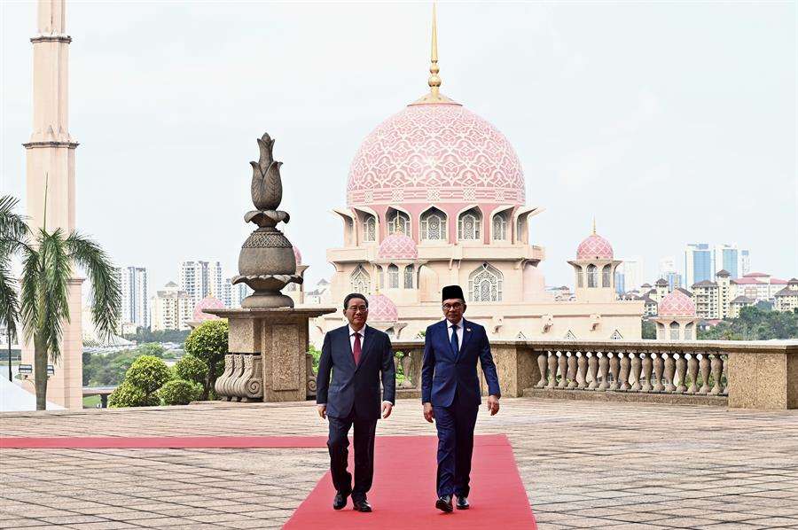 China y Malasia firman acuerdos por 2.800 millones de dólares