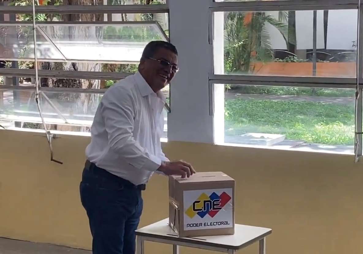 Candidato Benjamín Rausseo participó en el simulacro electoral