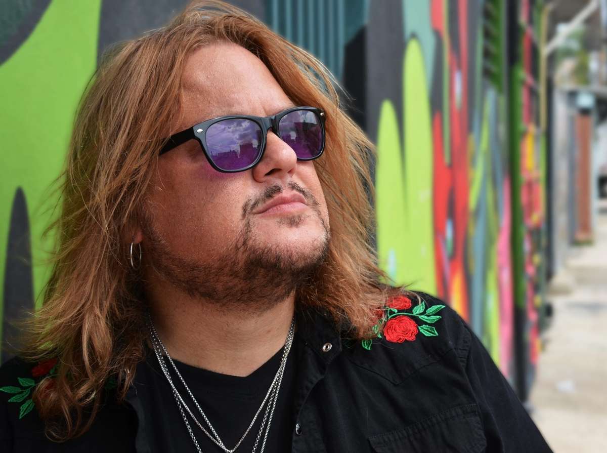 Emmanuelli le canta al desamor en "Tatuaje"