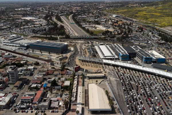 Presidente de México pide que "no haya temor" de un posible cierre de fronteras tras la orden de EEUU