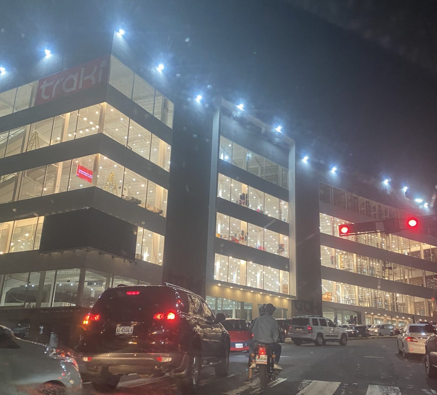  Traki ofrece una experiencia de compras única con Bowling en su tienda d La Trinidad 