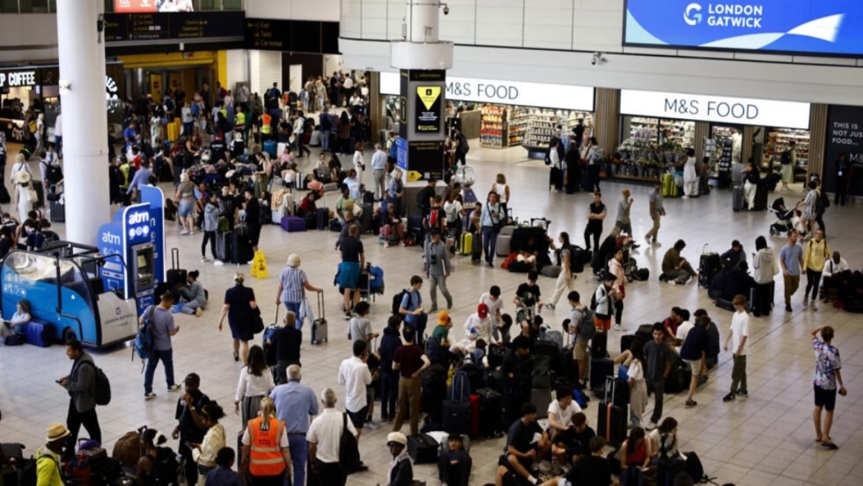 Las aerolíneas reanudan gradualmente sus servicios tras el fallo informático de Microsoft