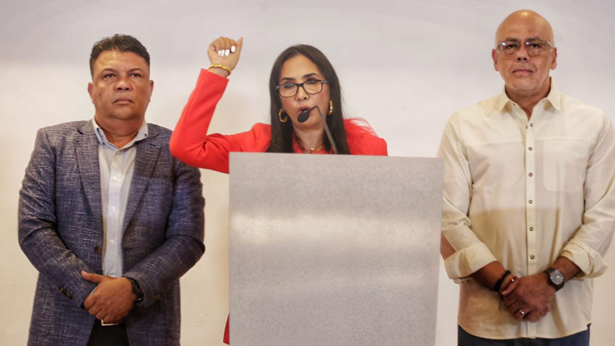 Alcaldes opositores se declaran independientes y se suman a la campaña de Maduro