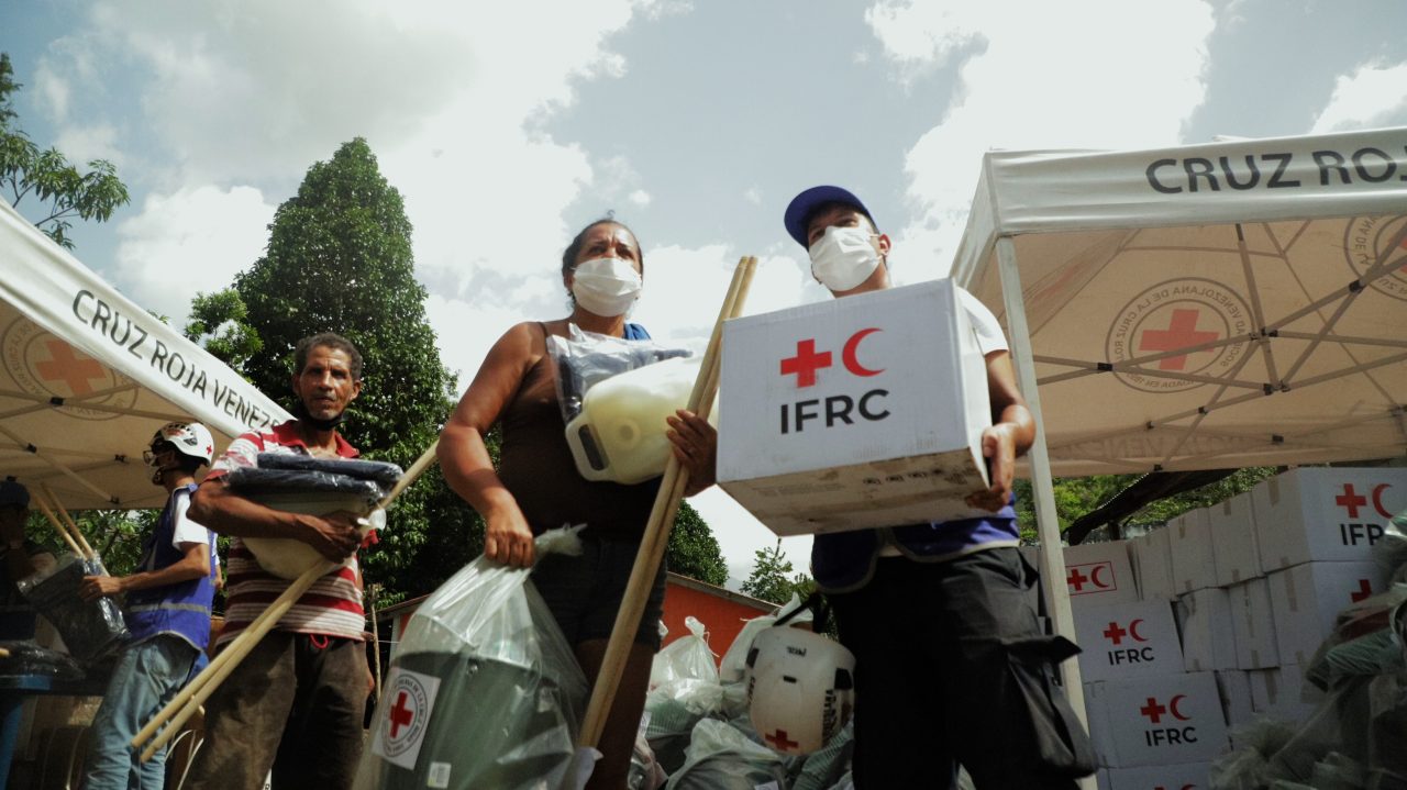 Banesco y la Cruz Roja Venezolana se unen para ayudar a las familias de Cumanacoa