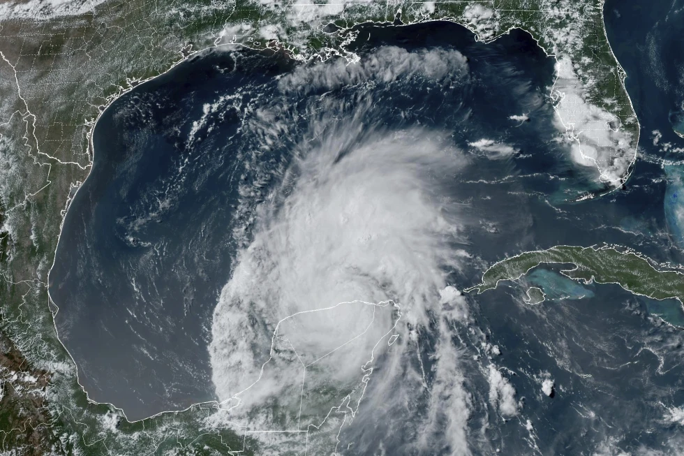 Autoridades de Texas se preparan para recibir a Beryl