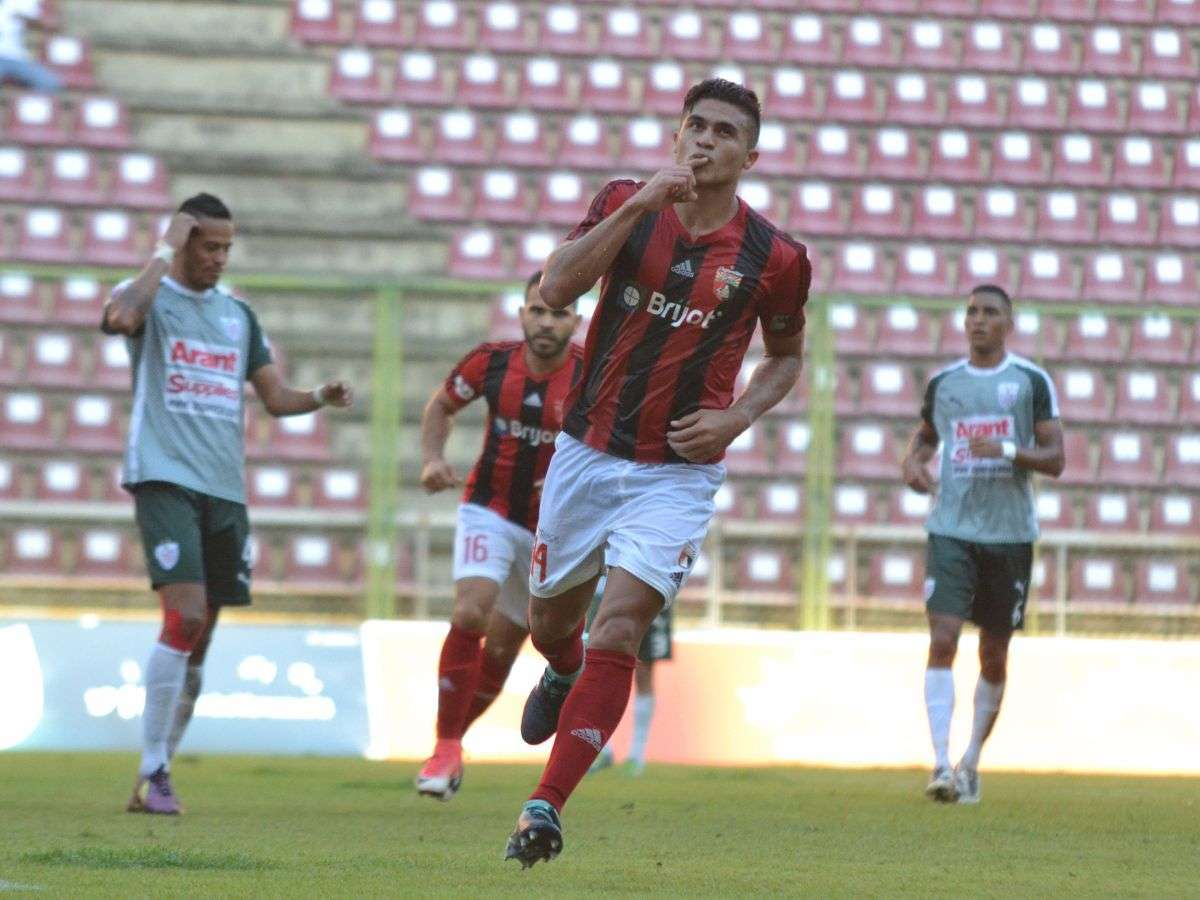 UCV refuerza su mediocampo con Carlos Sierra