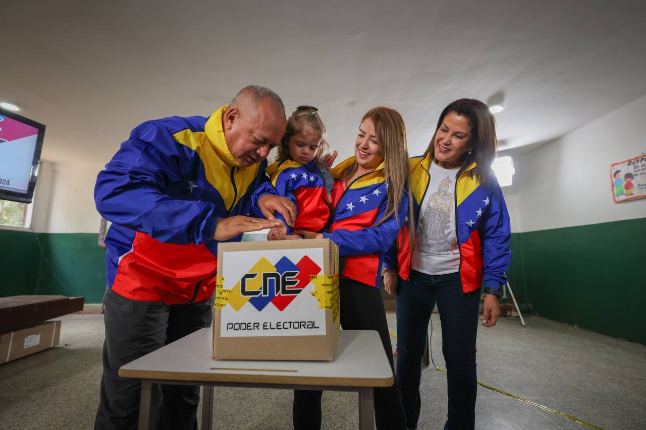 La gente está en la calle y se respetará la voluntad del pueblo