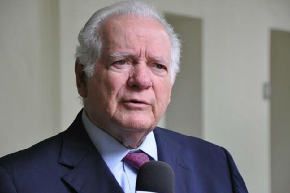 Eduardo Fernández sufrió una subida de tensión en un acto de Edmundo González