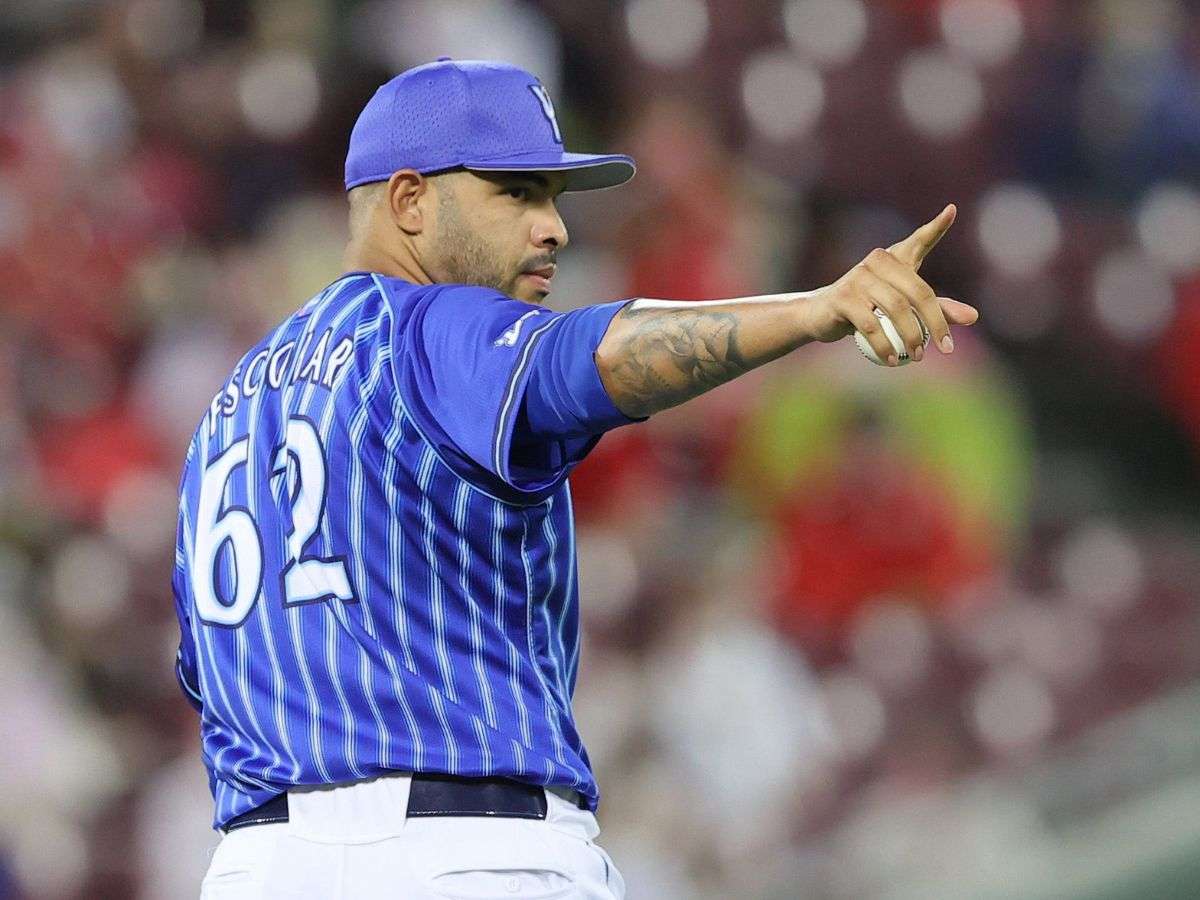 Edwin Escobar reforzará a Sultanes de Monterrey