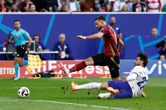 Francia logra pase a cuartos de final al derrotar a Bélgica 1-0