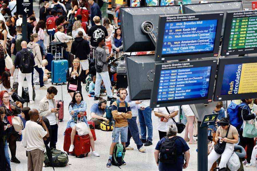 Reportan ataque masivo contra red de trenes en Francia