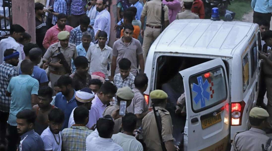 Estampida en evento religioso deja decenas de muertos en India